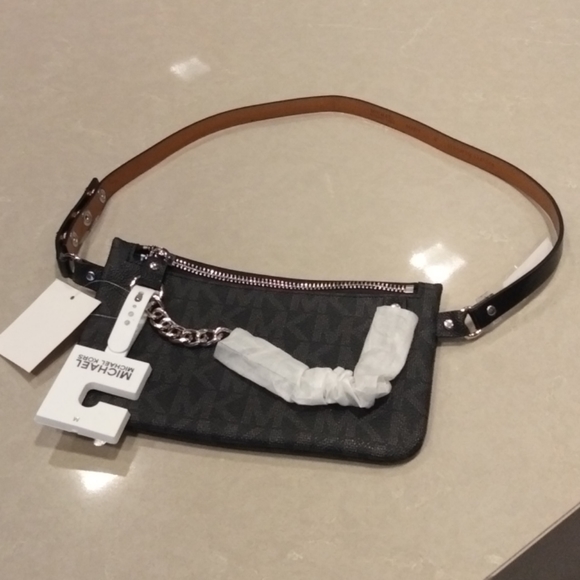 Michael Kors Handbags - NWT Michael Kors Fanny Pack size M